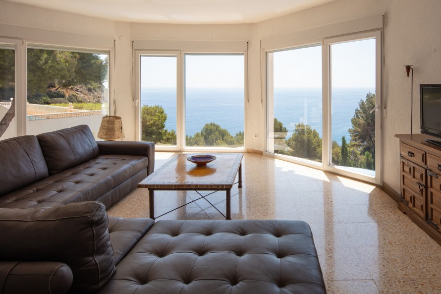 5 Bedrooms - — 4/34