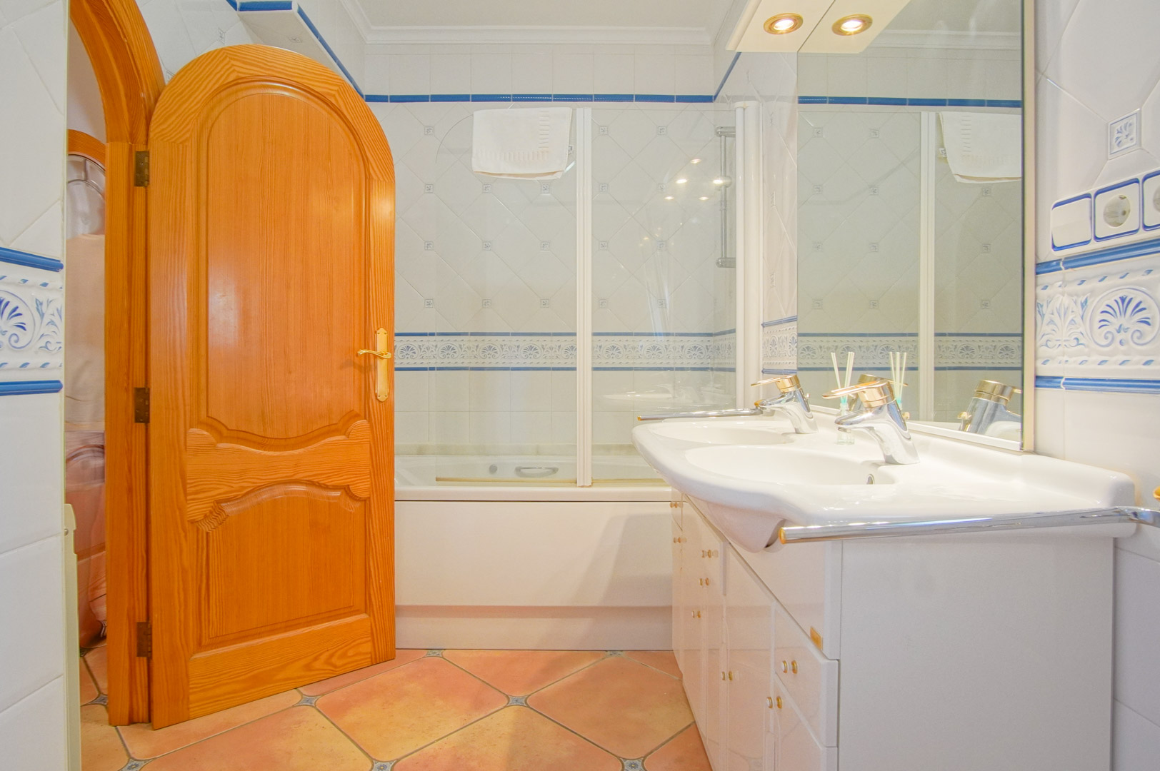 8 Bedrooms - Benissa — 25/50