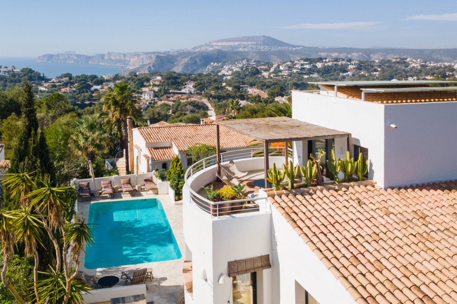 4 Bedrooms - — 49/50