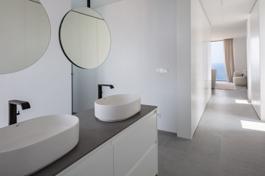 4 Bedrooms - — 9/18