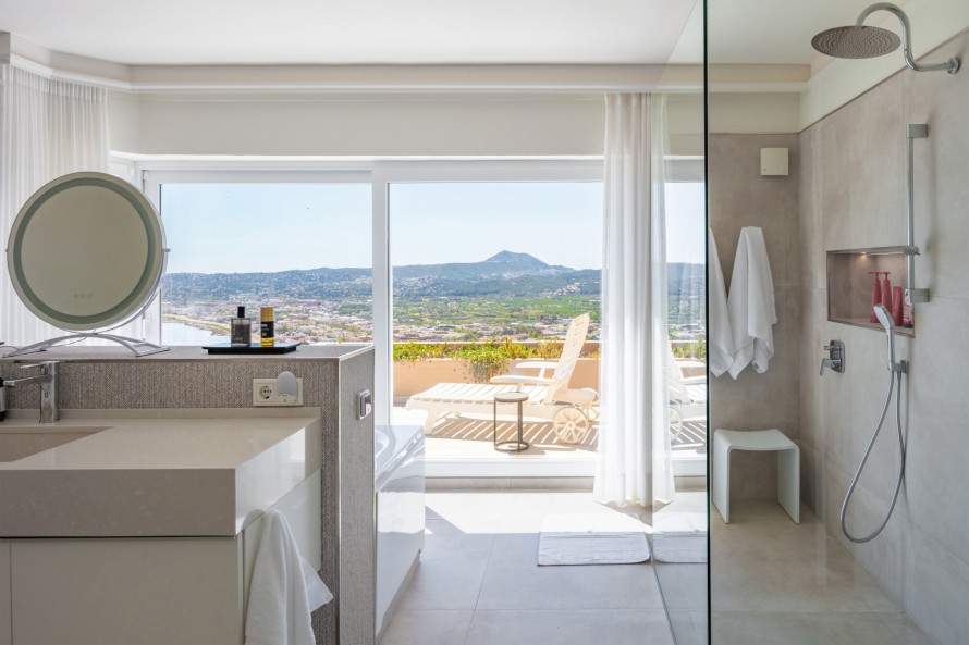 5 Bedrooms - — 21/50