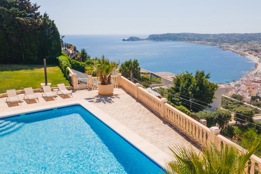5 Bedrooms - — 44/50