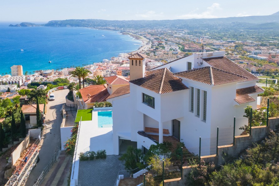 6 Bedrooms - — 31/31
