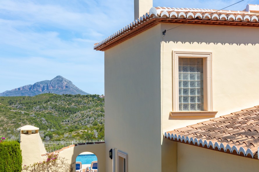 3 Bedrooms - — 28/40