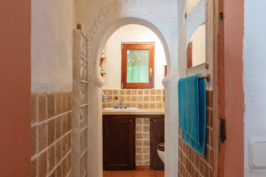 4 Bedrooms - — 12/36