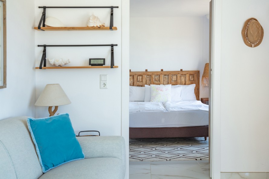 5 Bedrooms - — 40/50