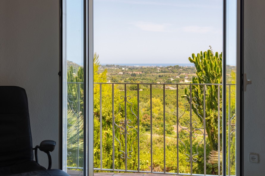 4 Bedrooms - — 10/33
