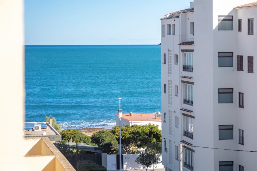 3 Bedrooms - — 18/22