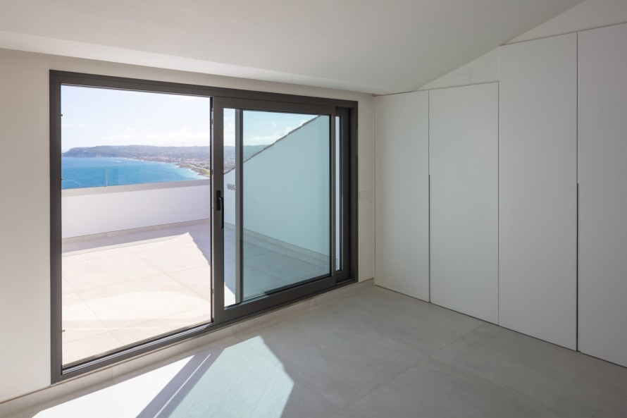 6 Bedrooms - — 17/31