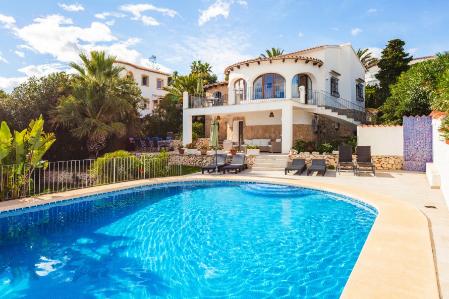 3 Bedrooms - — 25/30