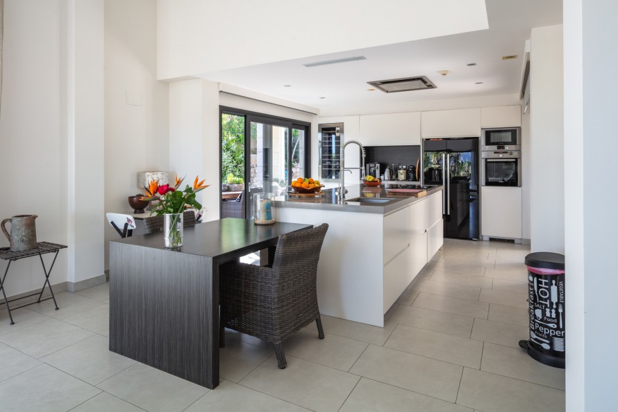 4 Bedrooms - — 7/25