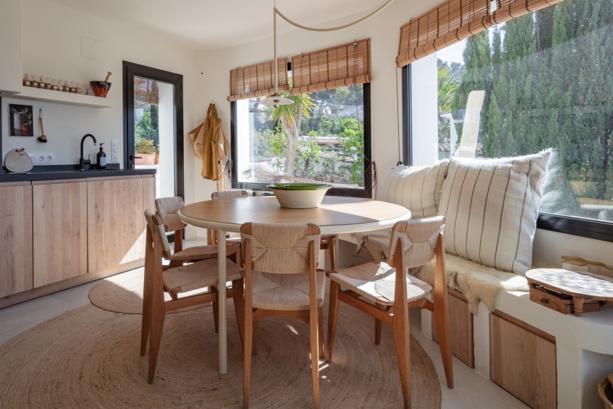 4 Bedrooms - — 12/50
