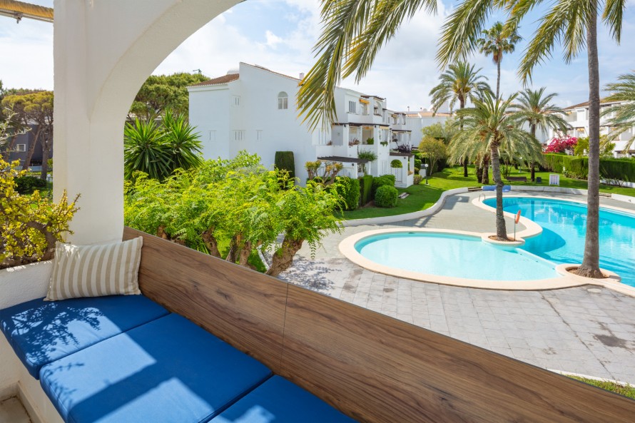 2 Bedrooms - — 6/36