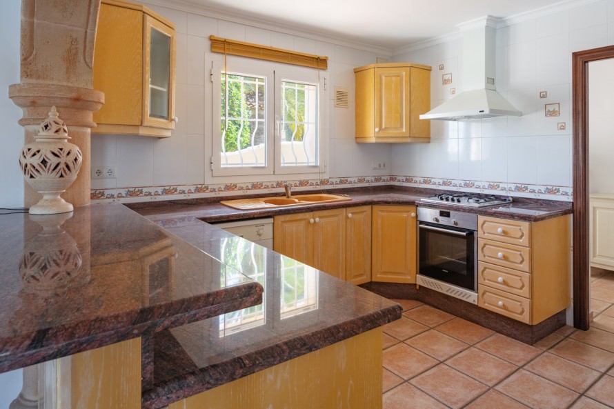 3 Bedrooms - — 12/40