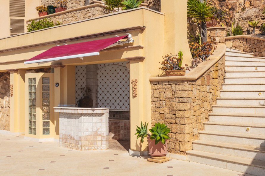 6 Bedrooms - — 27/35