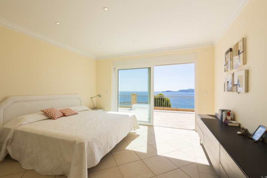 7 Bedrooms - — 20/29