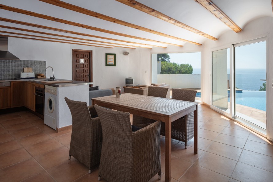 5 Bedrooms - — 6/34