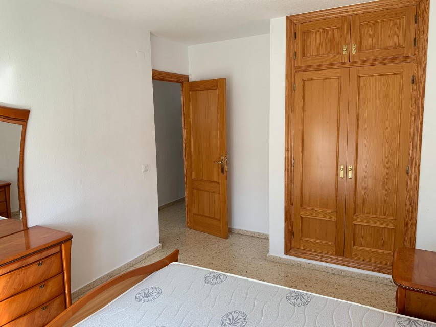 4 Bedrooms - — 10/20