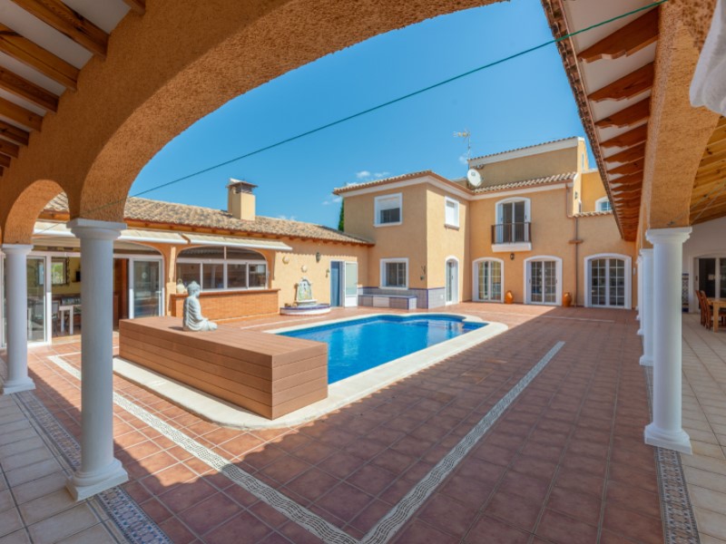 5 Bedrooms - Busot — 77/85