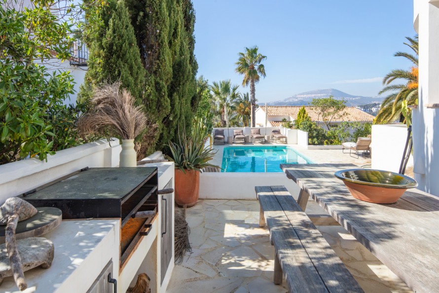 4 Bedrooms - — 4/50