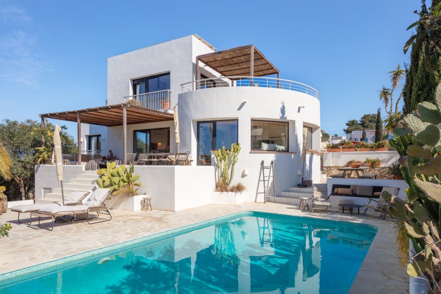 4 Bedrooms - — 2/50