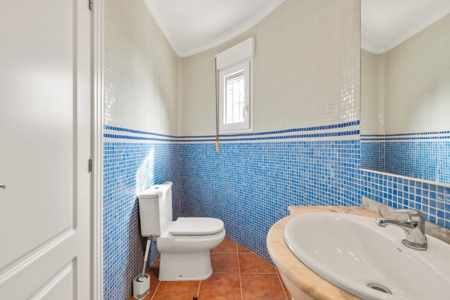 5 Bedrooms - — 25/39