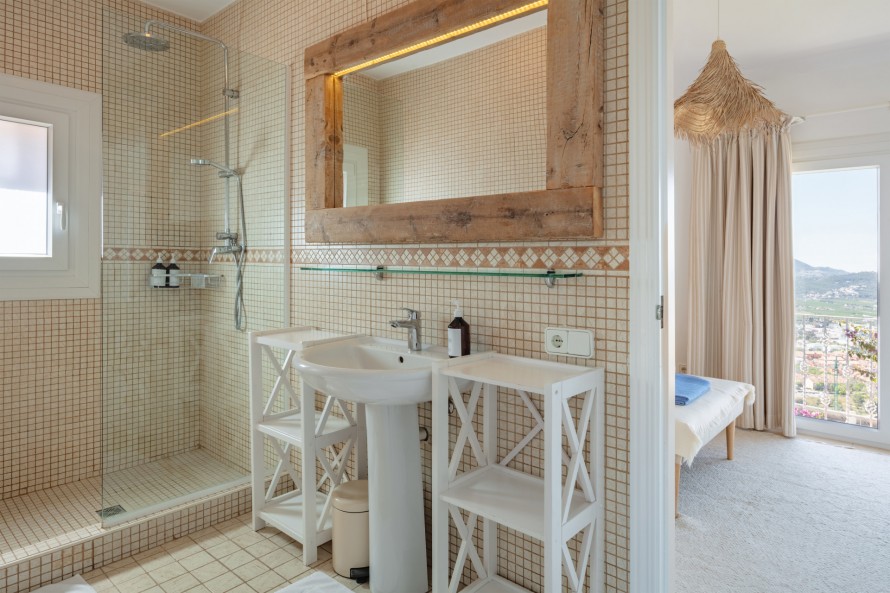 5 Bedrooms - — 31/50
