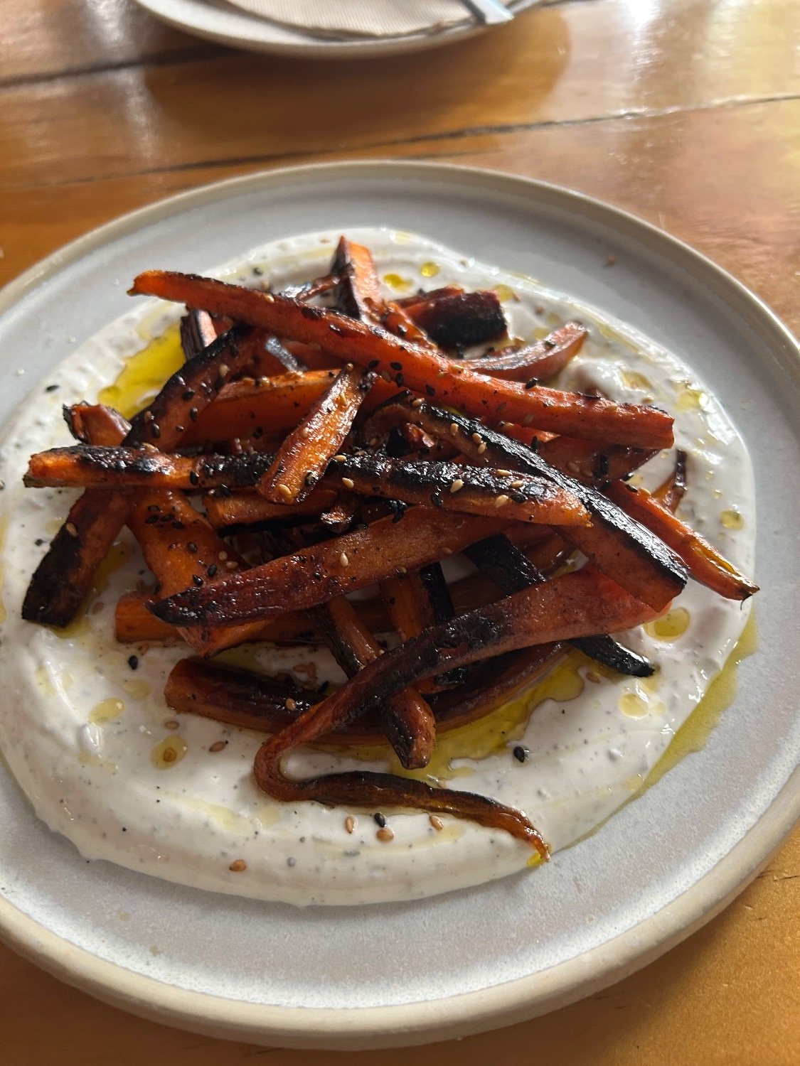 Glazed carrots with yoghurt sauce