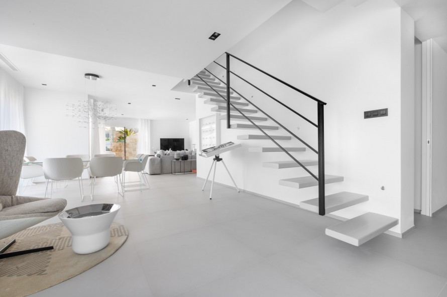 4 Bedrooms - — 13/13