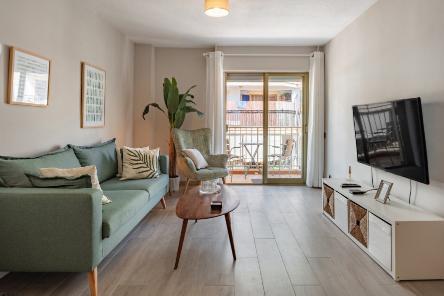 2 Bedrooms - — 3/21