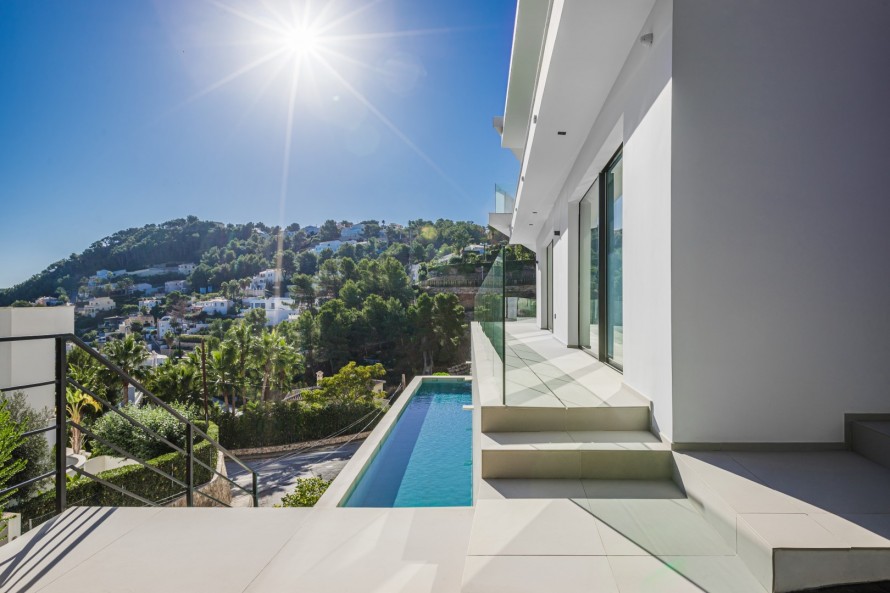 4 Bedrooms - — 5/13