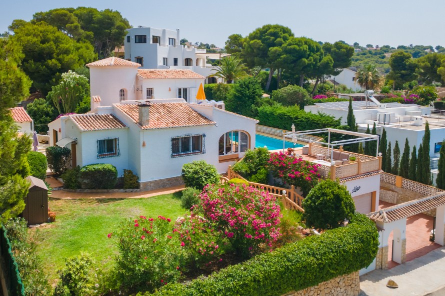 4 Bedrooms - — 34/36