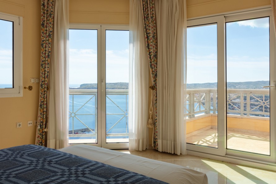 6 Bedrooms - — 15/35