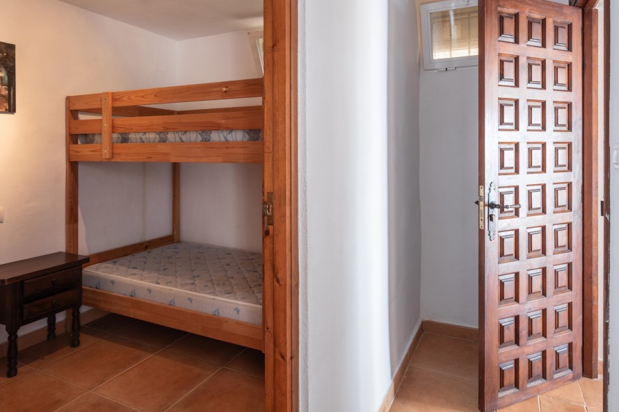 5 Bedrooms - — 20/34