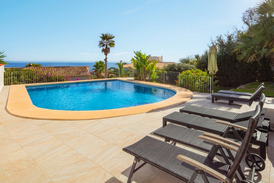 3 Bedrooms - — 20/30
