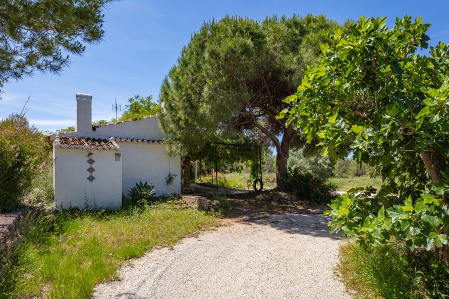 3 Bedrooms - — 4/26