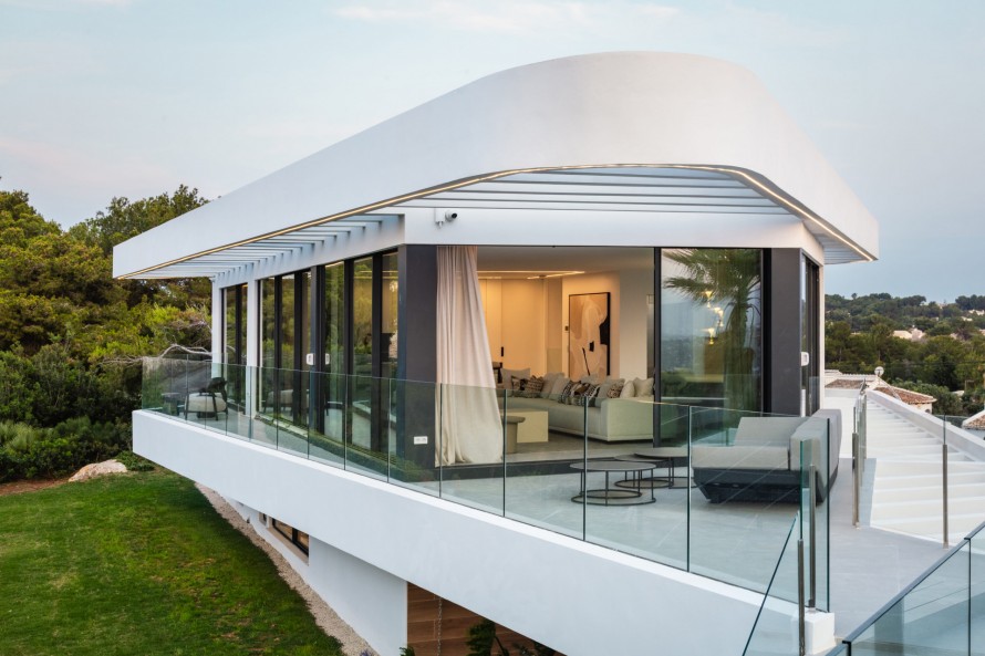 4 Bedrooms - — 13/18