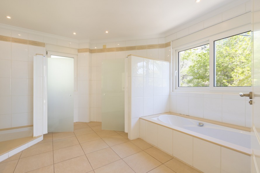 7 Bedrooms - — 24/29