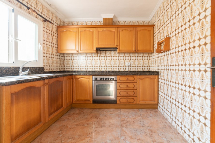 5 Bedrooms - — 10/20
