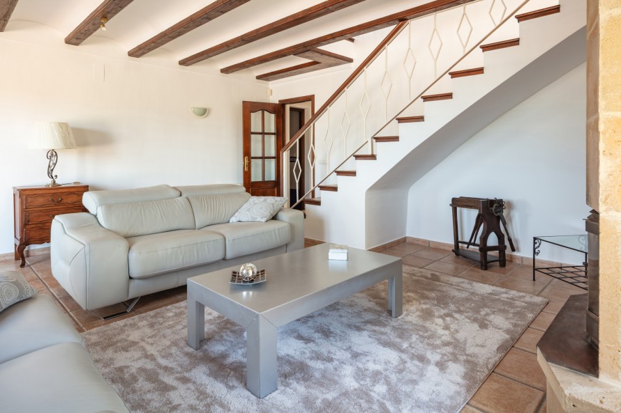 3 Bedrooms - — 6/40