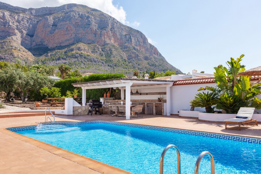 7 Bedrooms - — 23/47