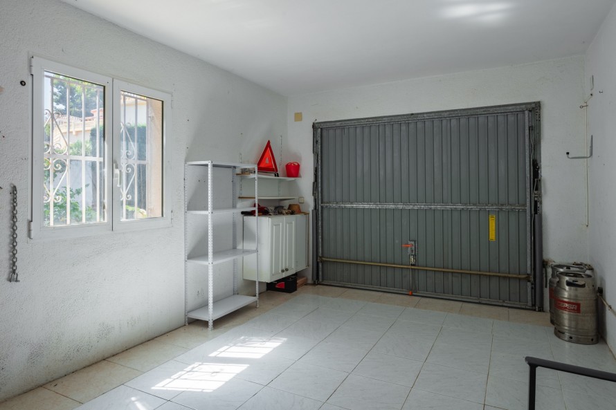 4 Bedrooms - — 25/33