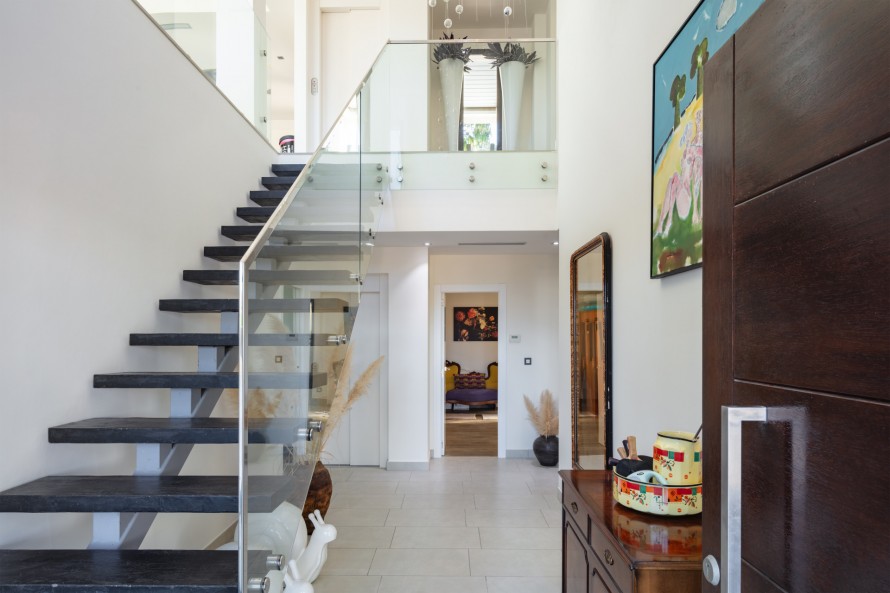 4 Bedrooms - — 3/25