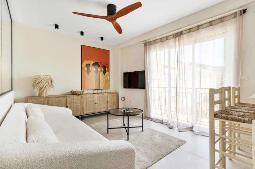 2 Chambres - — 8/29