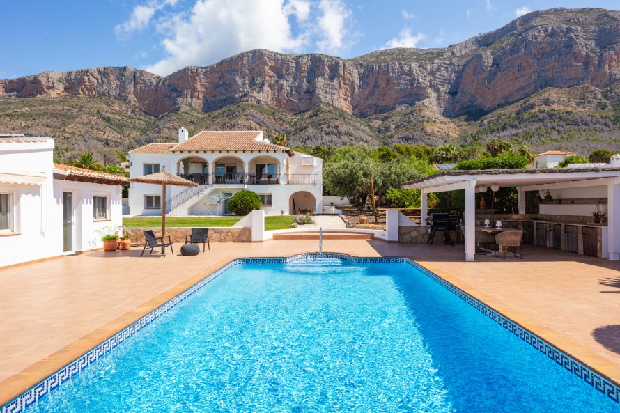7 Bedrooms - — 46/47