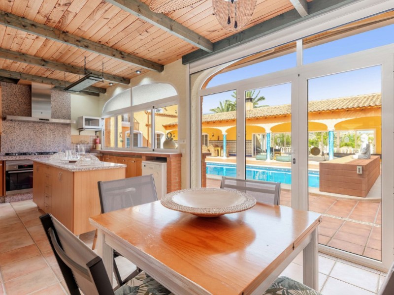 5 Bedrooms - Busot — 15/85
