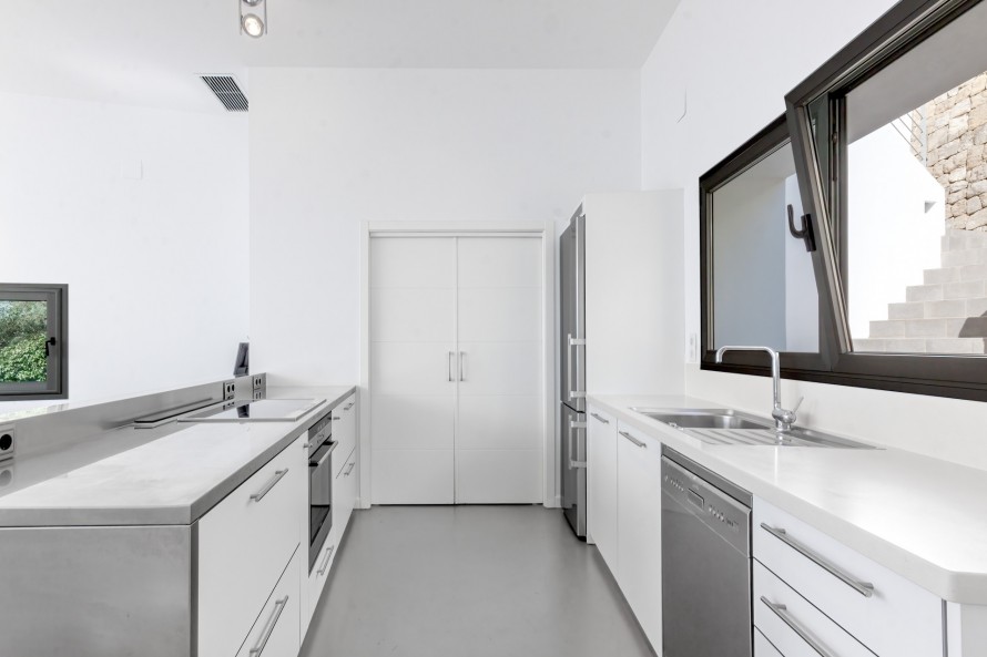 3 Bedrooms - — 8/26