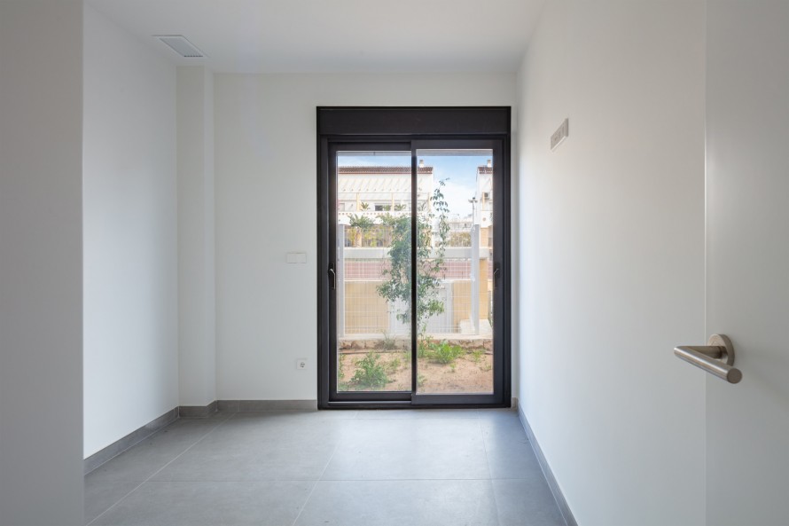 2 Bedrooms - — 14/24