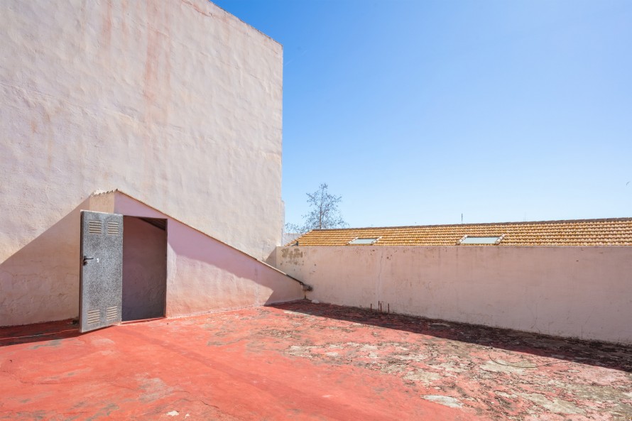 4 Bedrooms - — 19/21