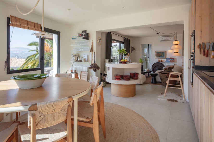 4 Bedrooms - — 11/50
